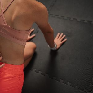 ĆWICZENIA NA BÓL DOLNYCH PLECÓW – CO POMAGA, A CO MOŻE ZASZKODZIĆ?
