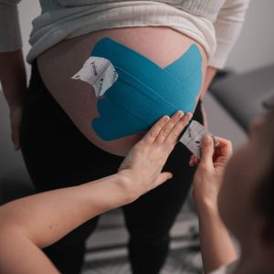 BÓL MIEDNICY W CIĄŻY – JAK MOŻE POMÓC REHABILITACJA OKOŁOPORODOWA