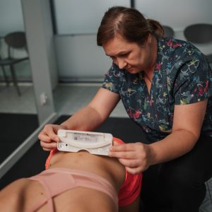 „Nie garb się!” – dlaczego to zdanie nie pomaga Twojemu dziecku?