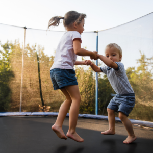 JAK NIE DOPUŚCIĆ DO KONTUZJI DZIECKA NA TRAMPOLINACH